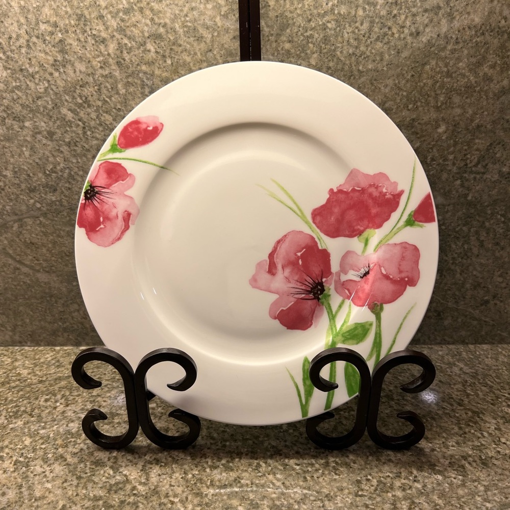 Ciroa “Poppy” 11” fine bone China dinner plate.